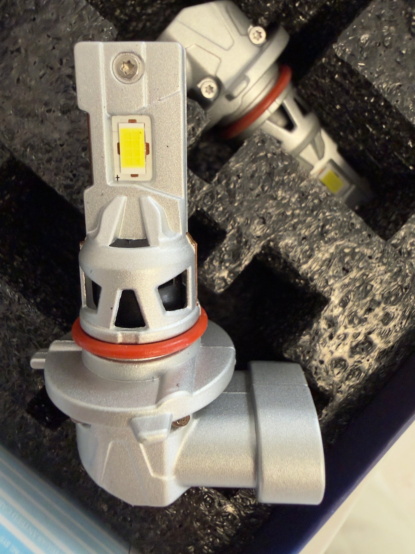 9005 200W Ultra Bright LED Vehicle Headlight 15000 Lumens With Cooling Fan