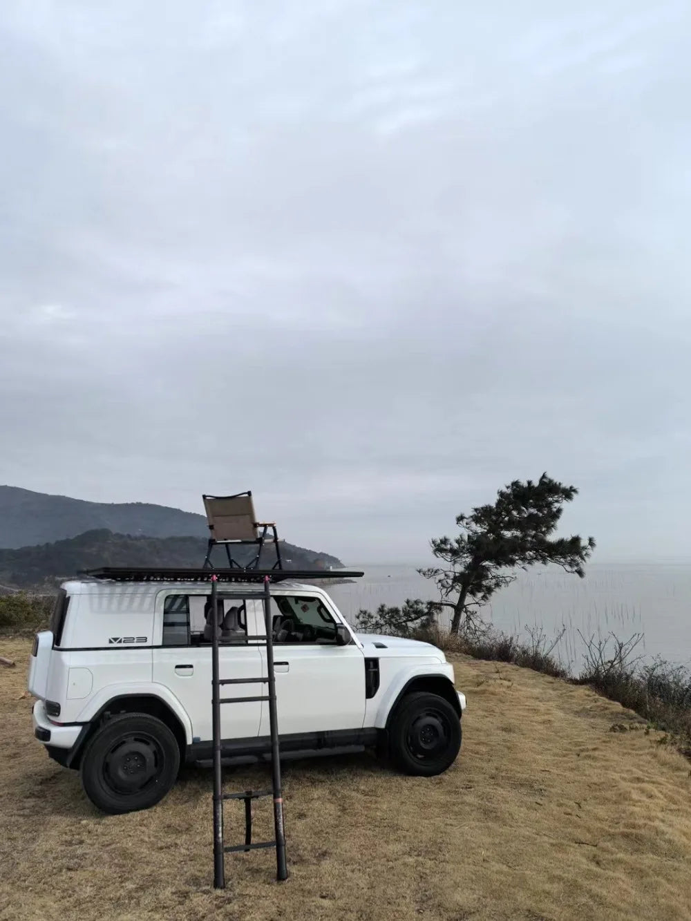 SUV Off-road Vehicle Roof Rack Expansion Platform.