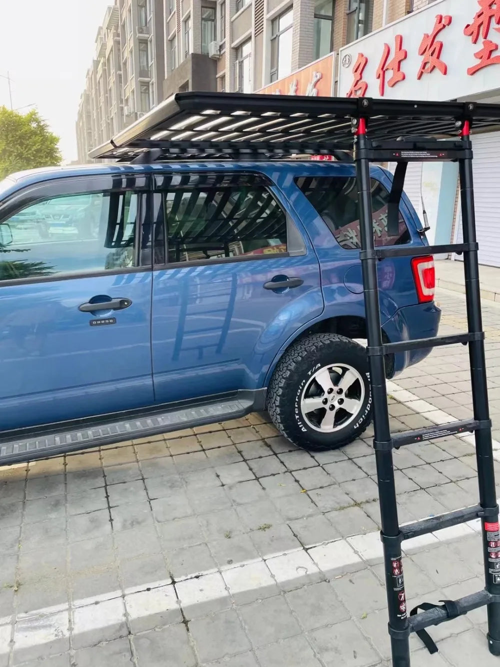 SUV Off-road Vehicle Roof Rack Expansion Platform.