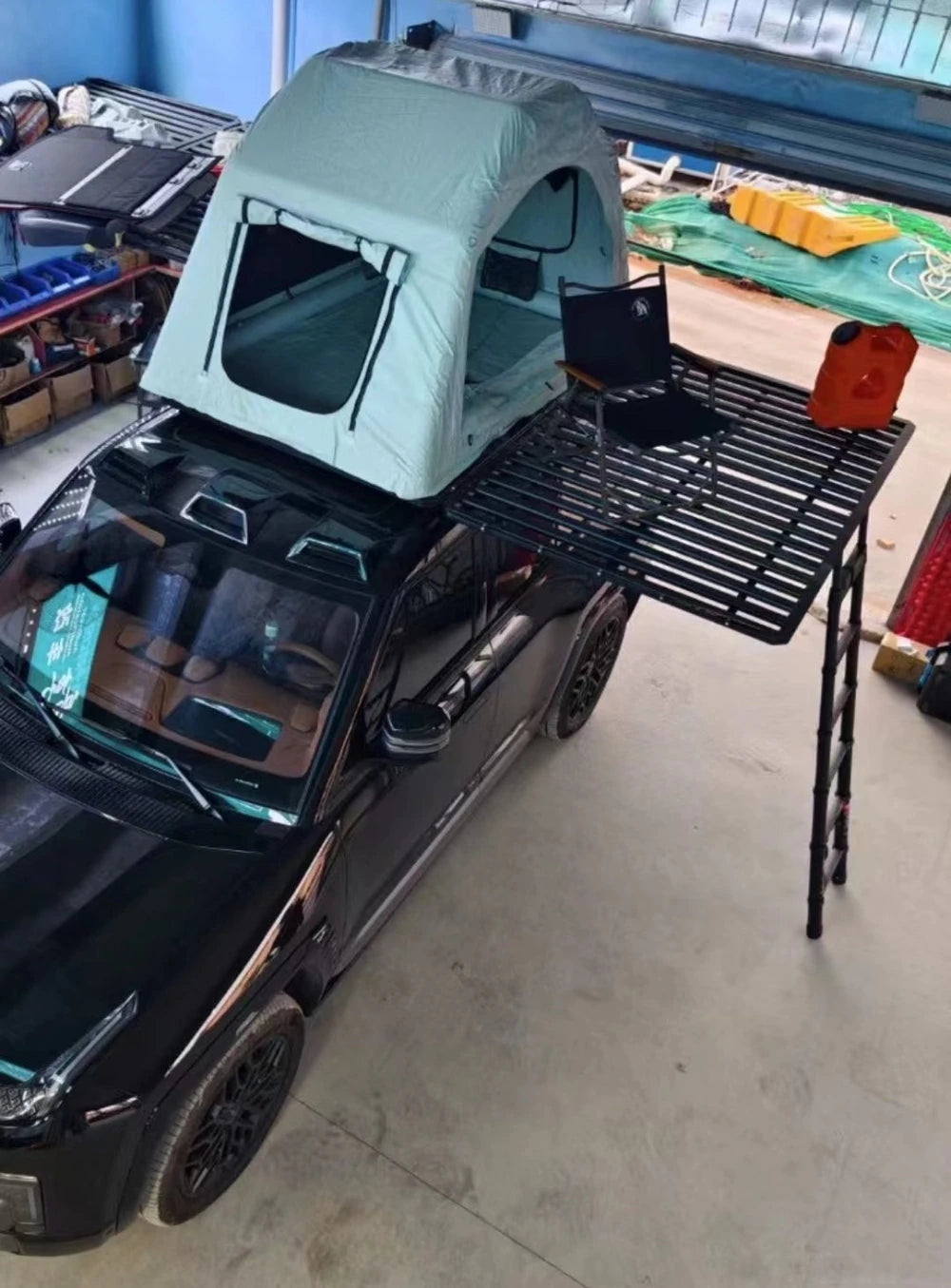 SUV Off-road Vehicle Roof Rack Expansion Platform.