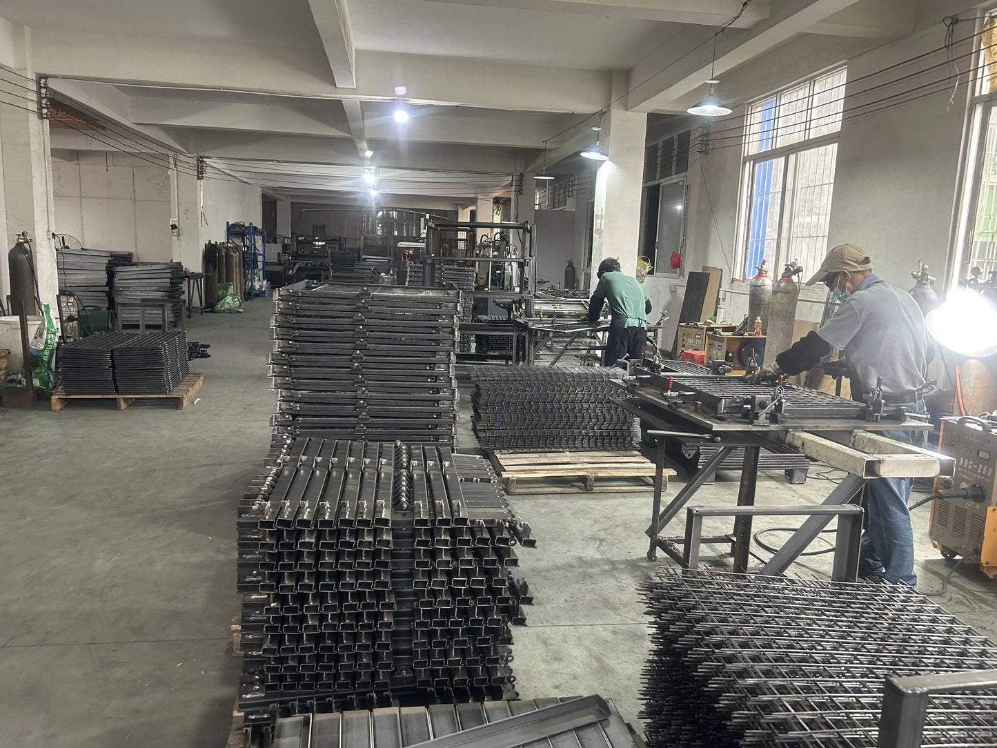 TELLIKA India Jimny 5 Door Accessories Factory Steel Running Boards Side Step Pedal Bars For New Suzuki Jimny 2023 2024