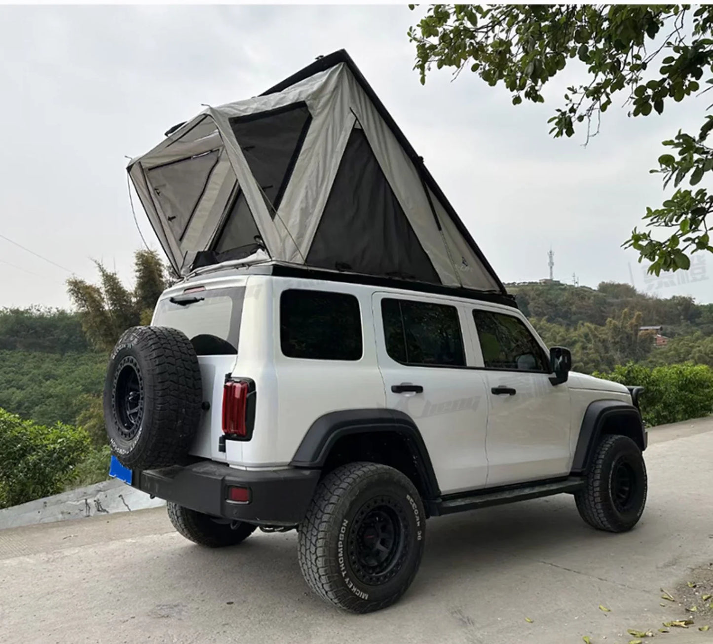 GWM TANK 300 2-Person Roof Tent.